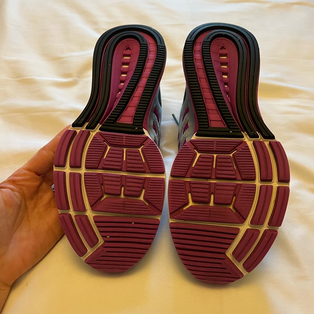Nike Women Running Shoes - Picture 6 of 9